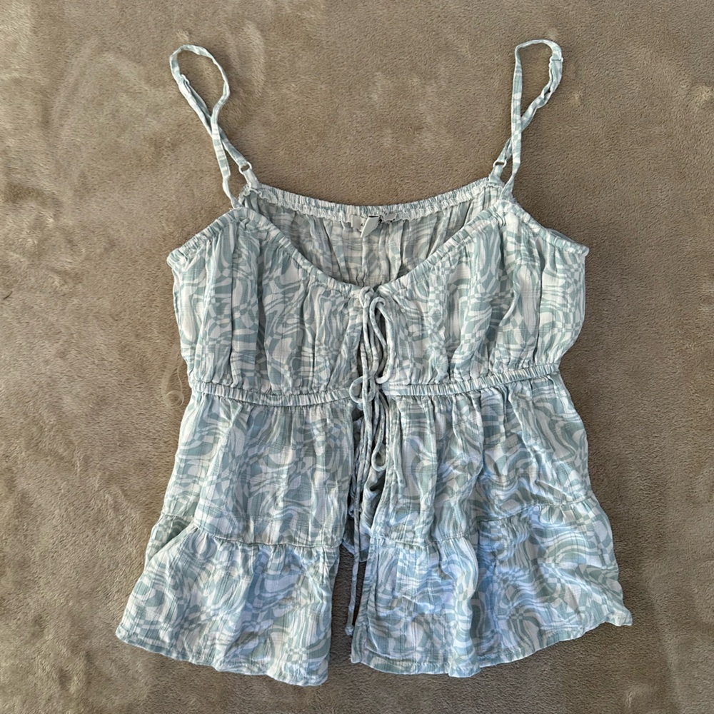 Blue and White front tie tank top
American Eagle
Size small
Worn once